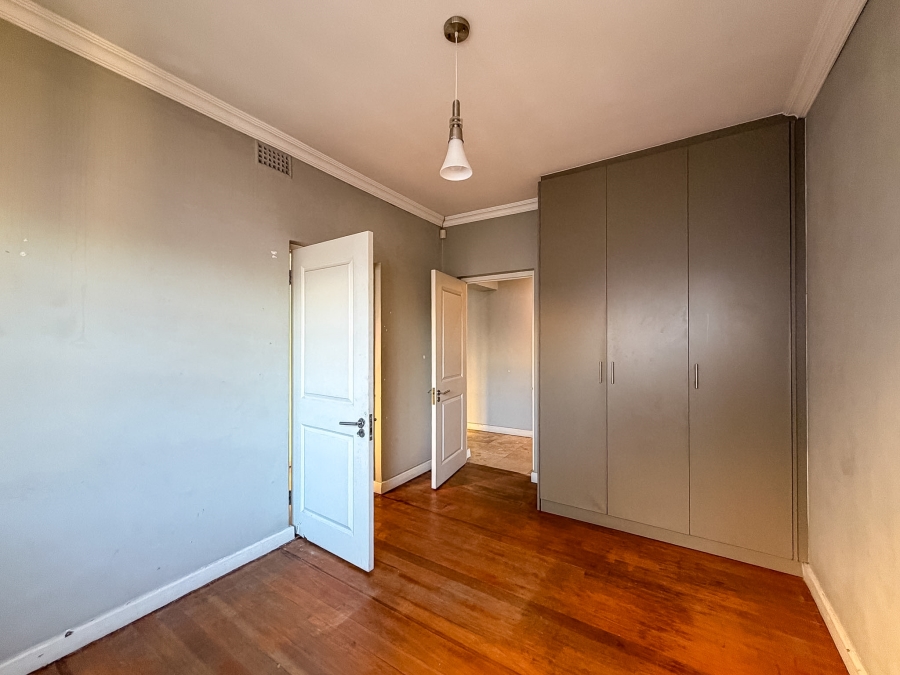 3 Bedroom Property for Sale in Vredehoek Western Cape